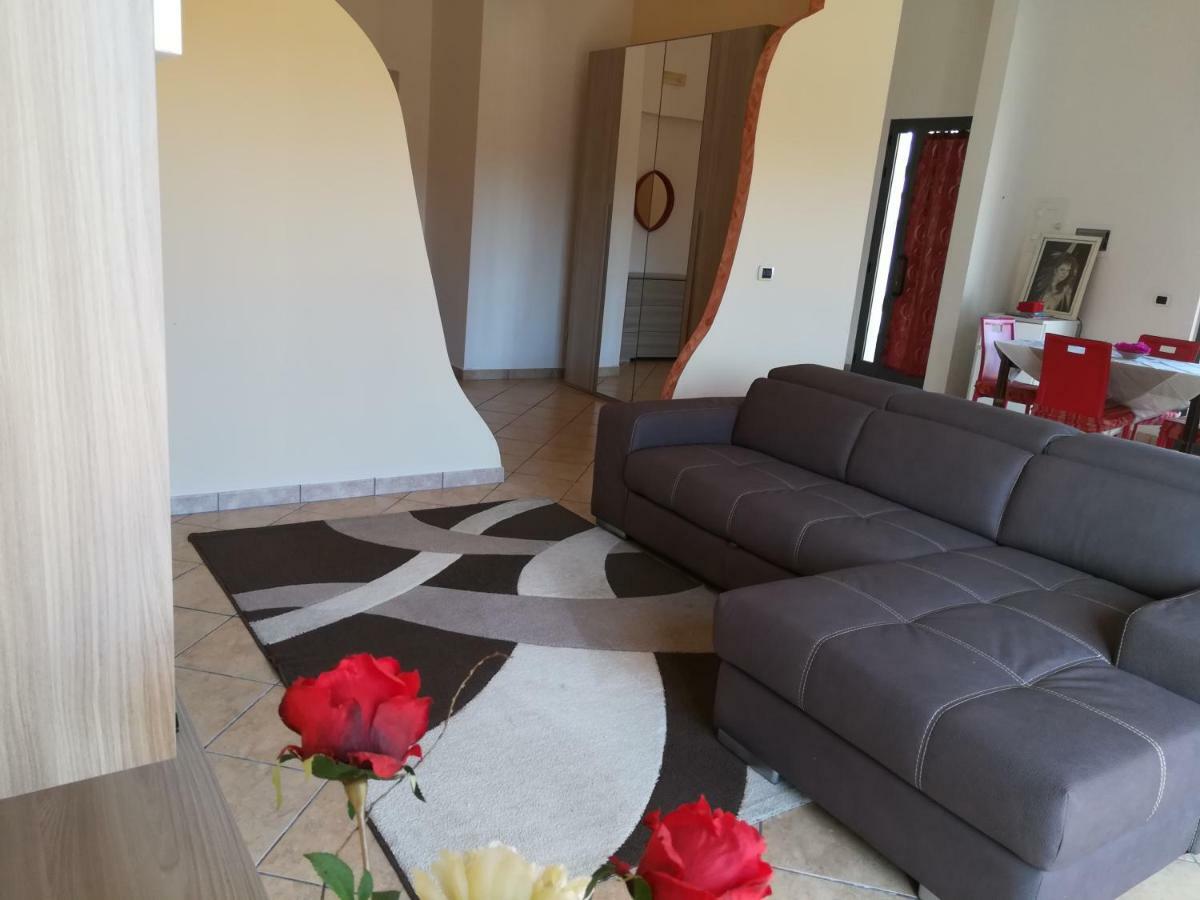 Dolce Casa Sara Villa Collemeto Bagian luar foto