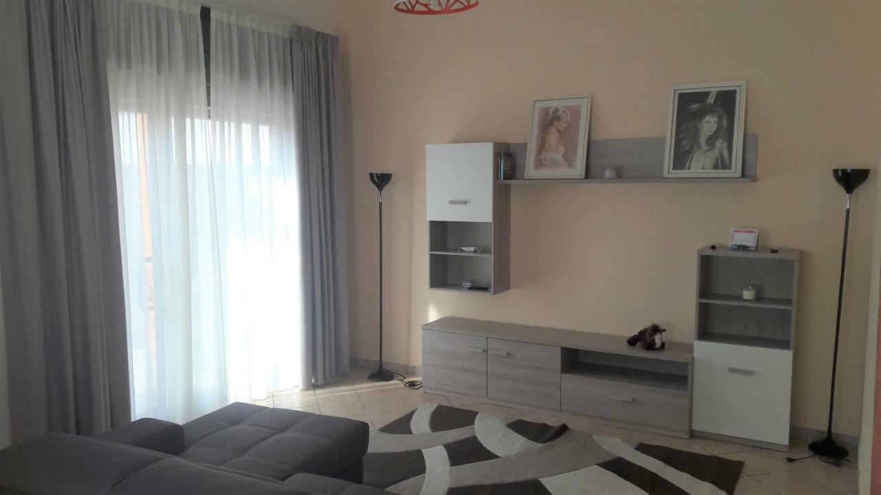 Dolce Casa Sara Villa Collemeto Bagian luar foto