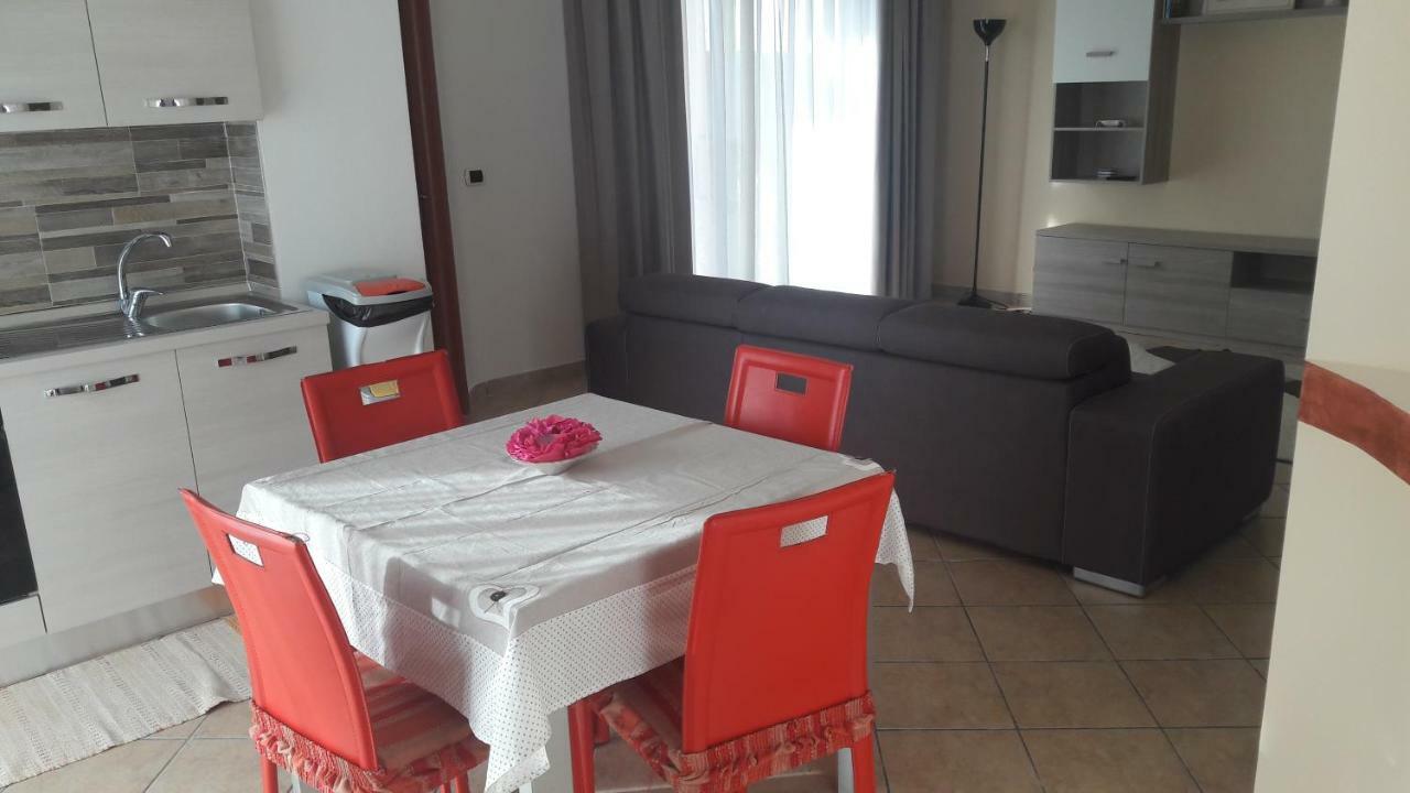Dolce Casa Sara Villa Collemeto Bagian luar foto